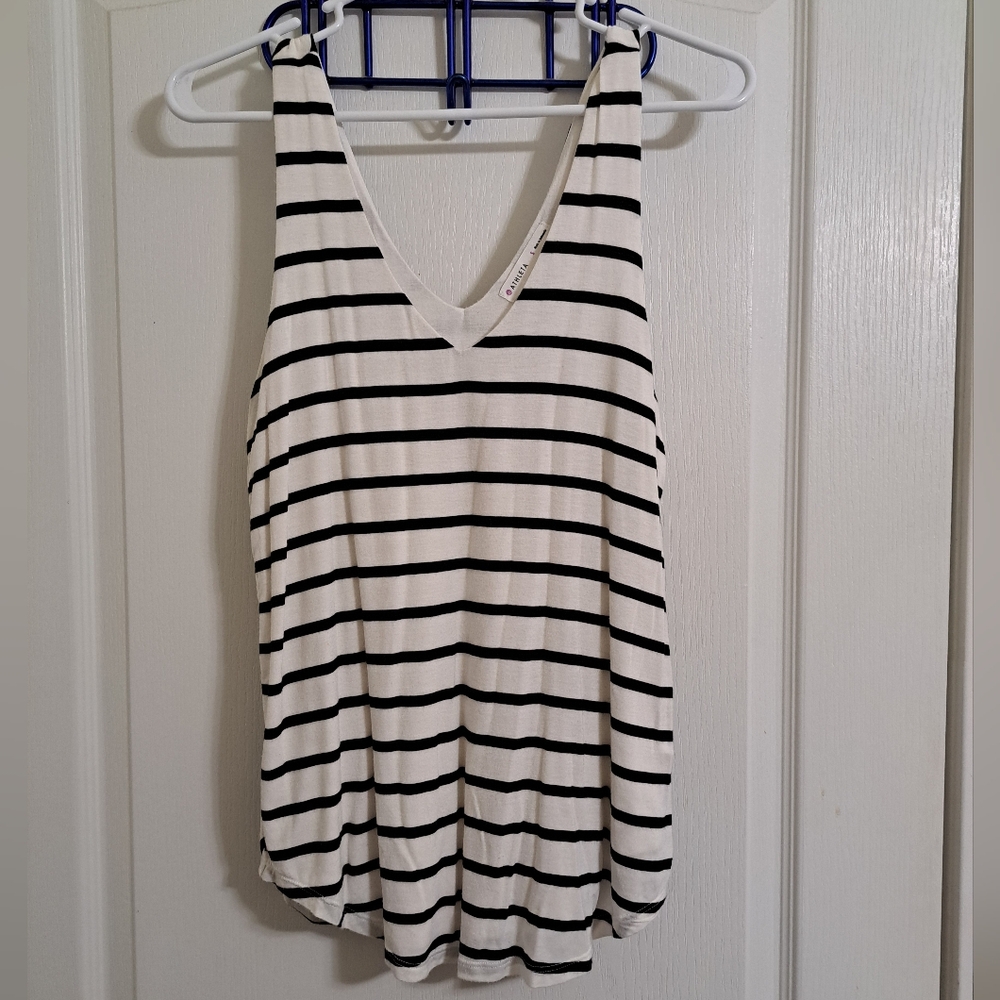 Athleta Black White Striped V Neck Tank Top Shirt sz Small